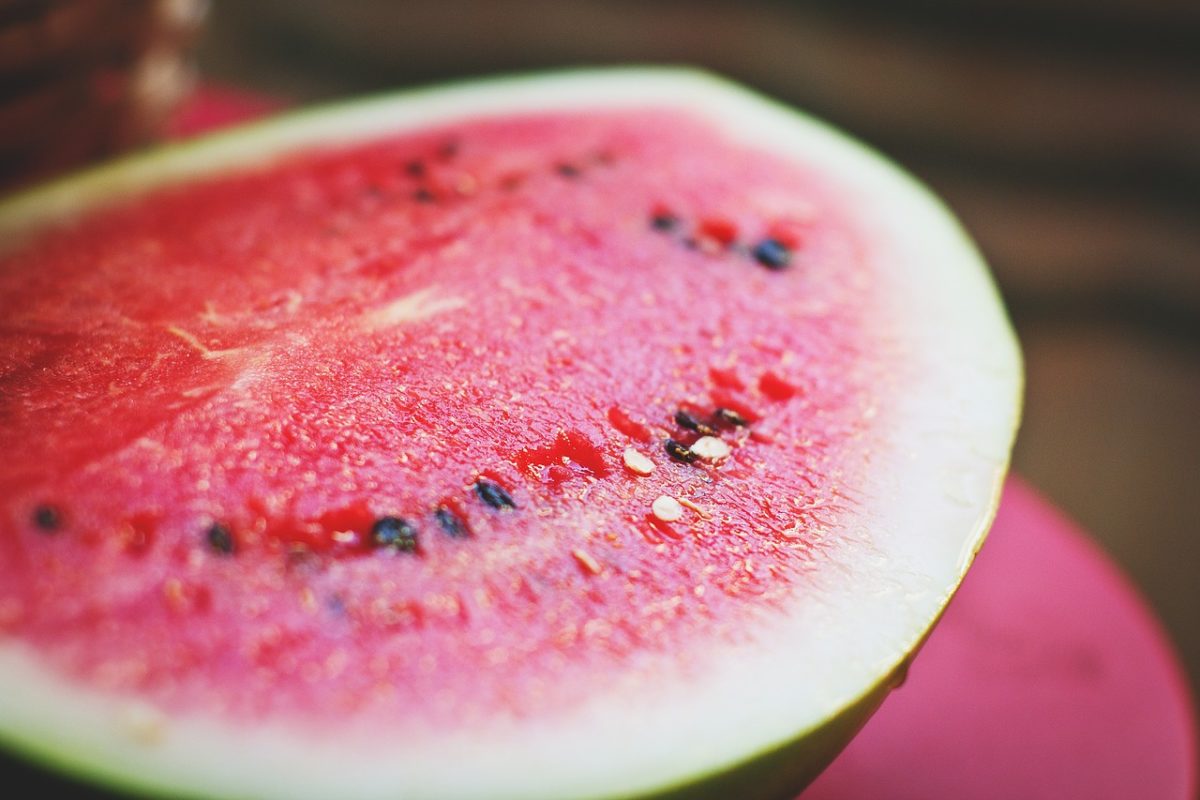 Wie viele Kalorien hat eine Wassermelone pro 1 kg? Wie viele Kalorien hat eine Wassermelone pro 1 kg?